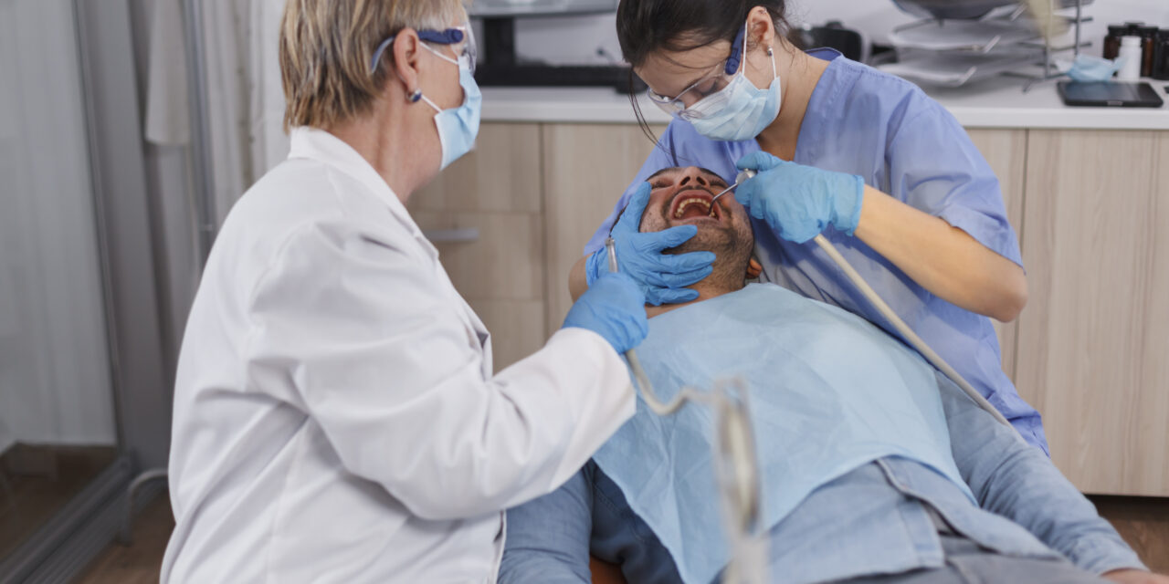 Broken Tooth or Severe Pain? Here’s When to Seek Emergency Dental Care