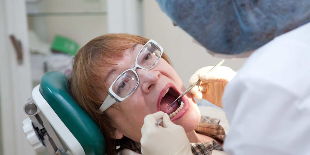 How Emergency Dental Clinics Handle Severe Toothaches and Injuries